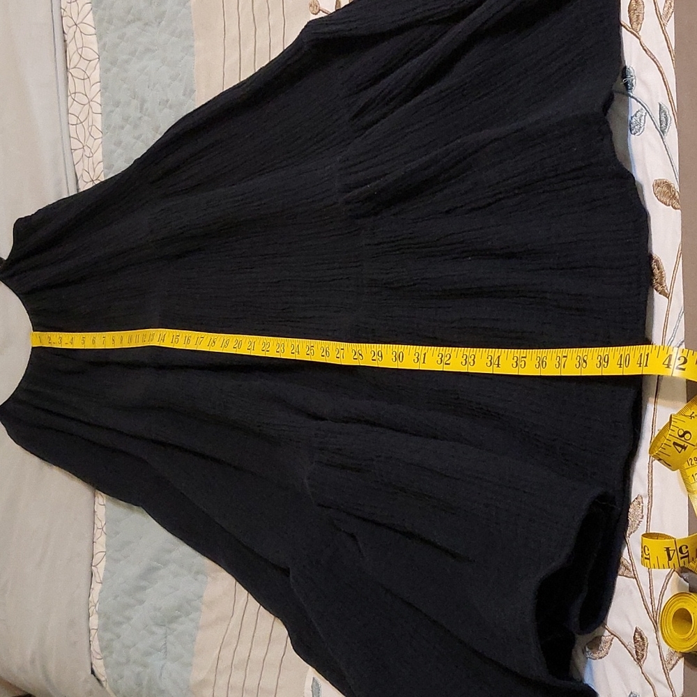 H&M black pleated dress. Size small.